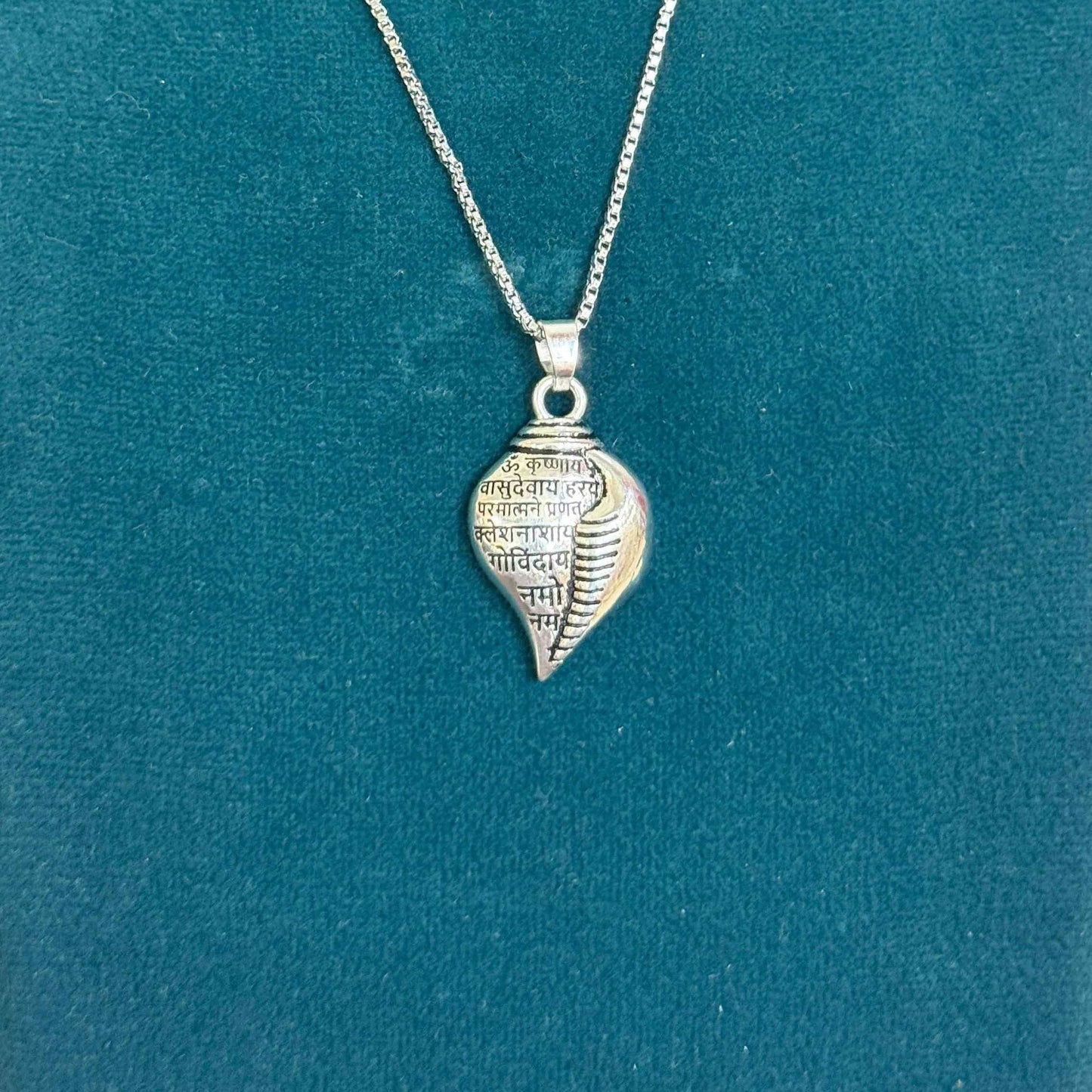 Shri Krishna Shankha Pendant with Chain