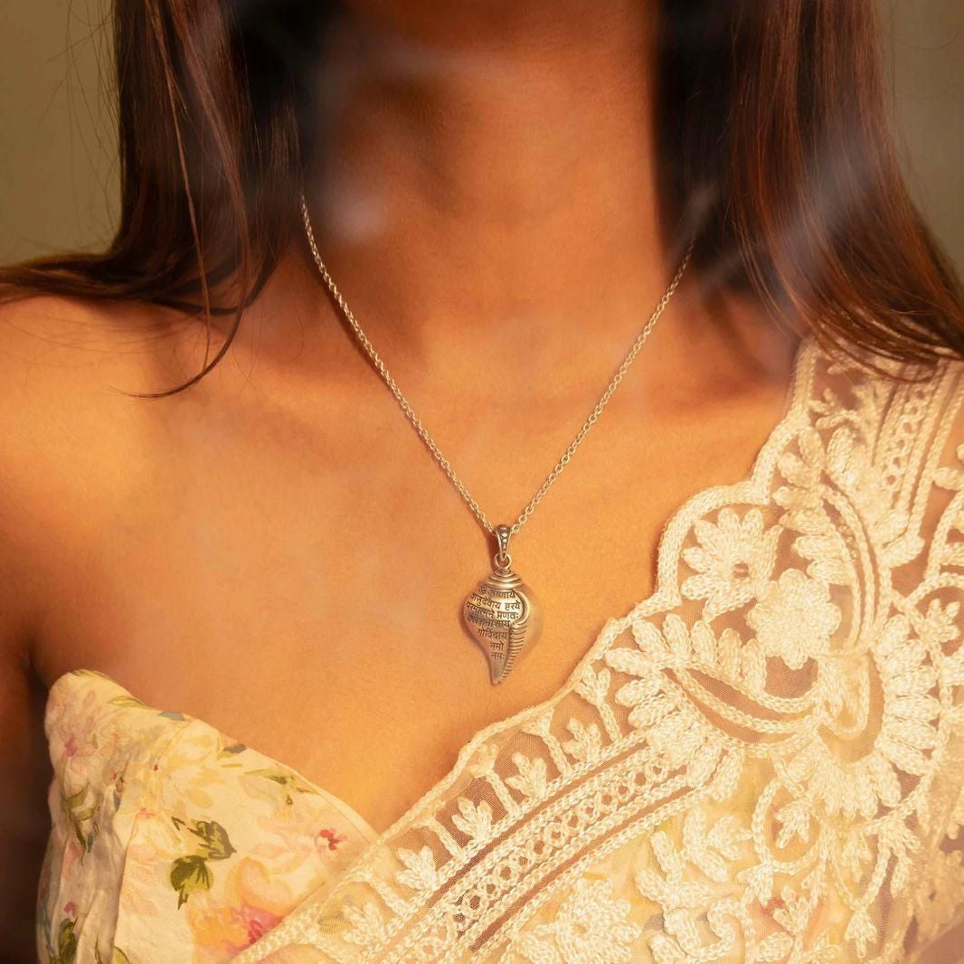 Shri Krishna Shankha Pendant with Chain